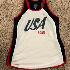 USA NIKE top -BARELY WORN